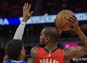 爱游戏官方-火箭险胜快船，拉塞尔惊艳世界