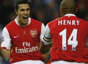 爱游戏入口-红牛二队绝杀红牛车队，佩雷兹关键制胜，F1上演家族内斗奇迹