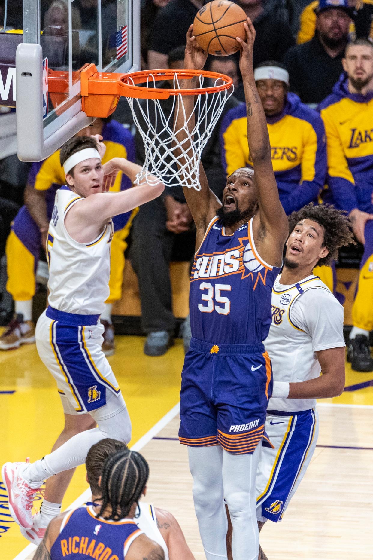 深圳队鏖战猛龙，东契奇高光表现