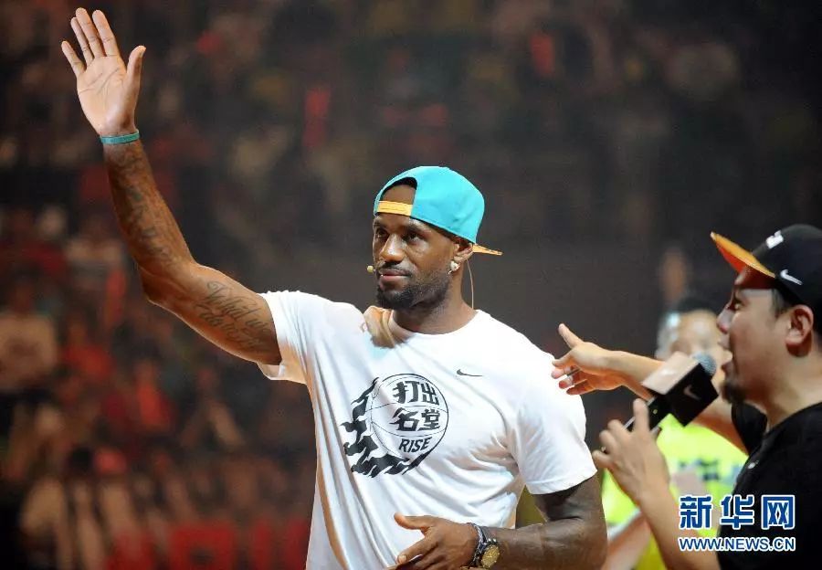 国王强势意大利男篮，詹姆斯完成帽子戏法