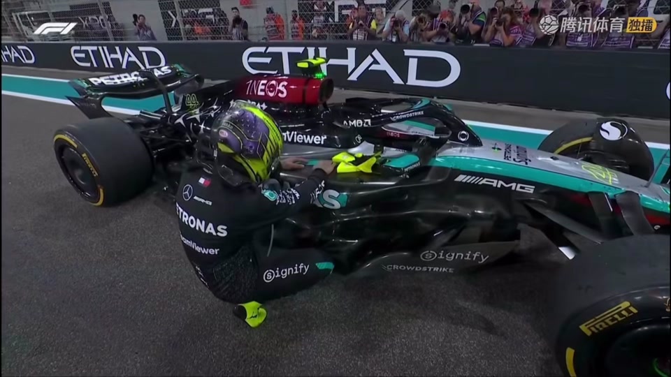 梅赛德斯完胜红牛车队,汉密尔顿惊艳四座 梅赛德斯完胜红牛车队,汉密尔顿惊艳四座