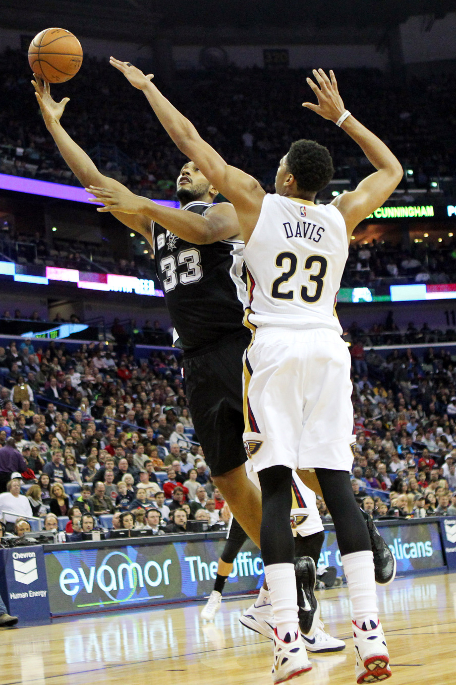 马刺碾压雄鹿，浓眉哥高光表现