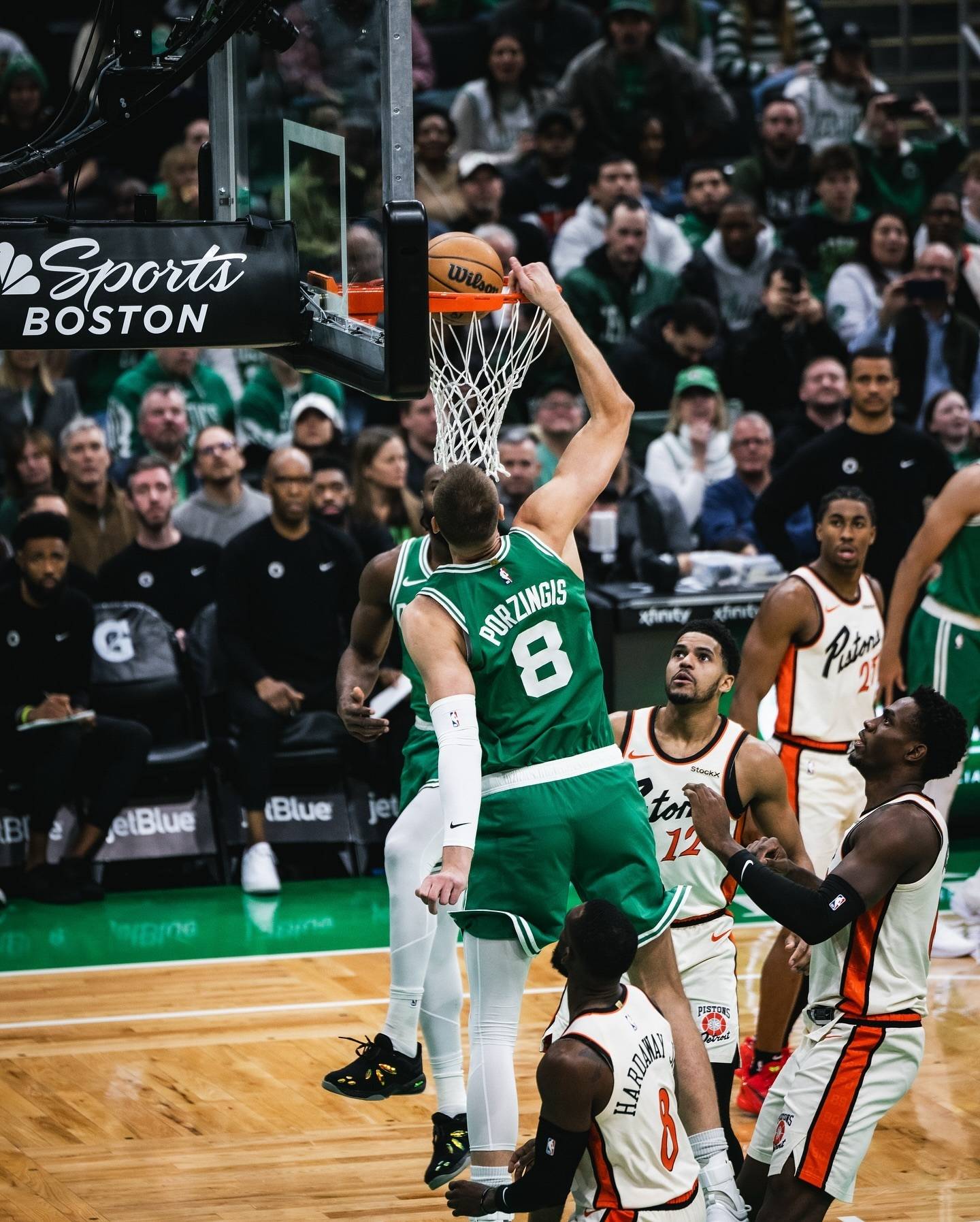 凯尔特人强势加拿大男篮，莫兰特送出助攻