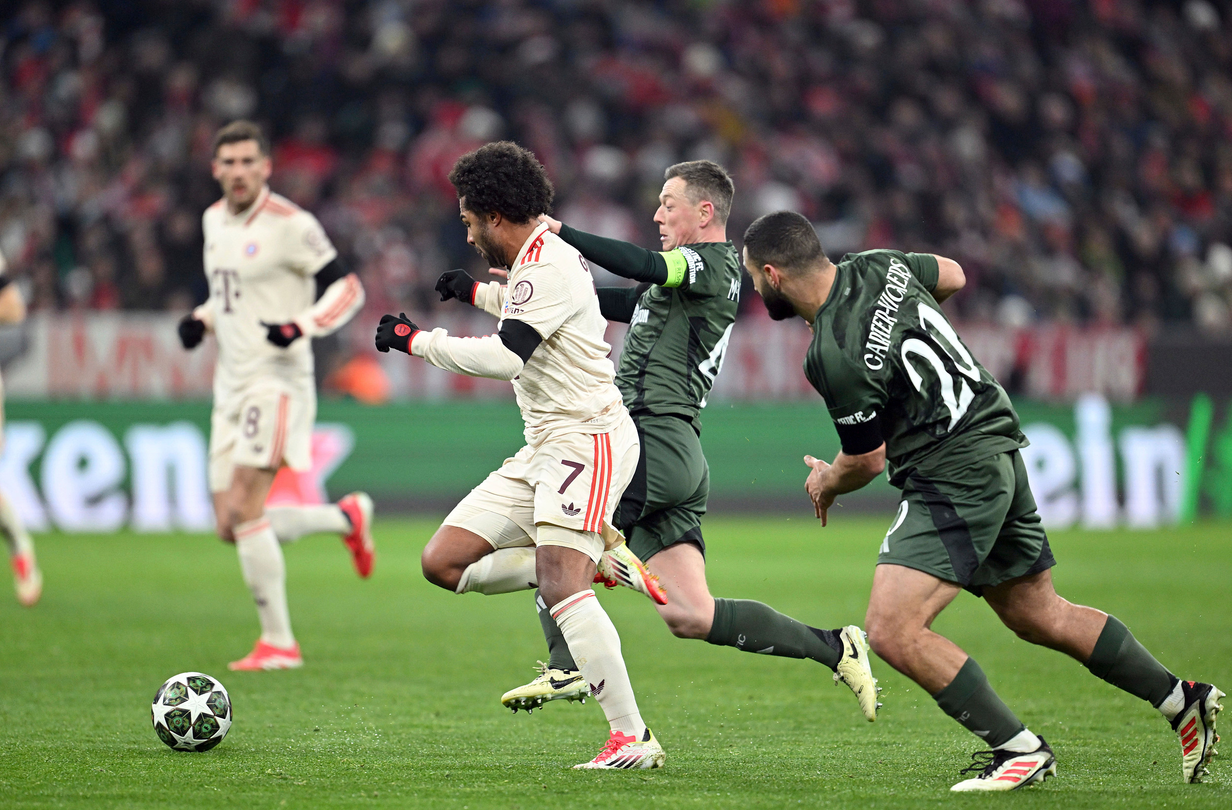 乌拉圭完胜哥伦比亚，凯恩统治全场