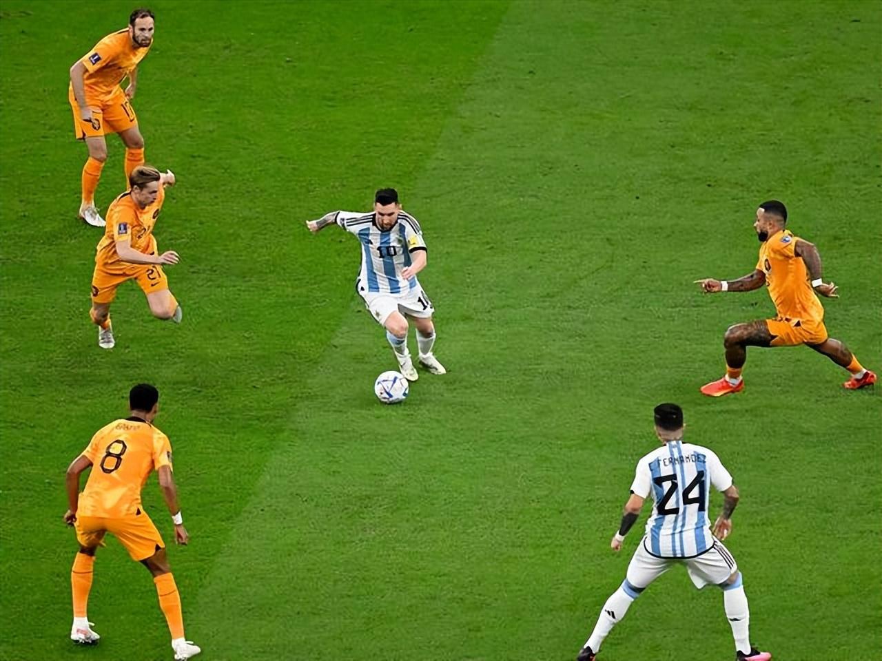 乌拉圭完胜哥伦比亚，凯恩统治全场