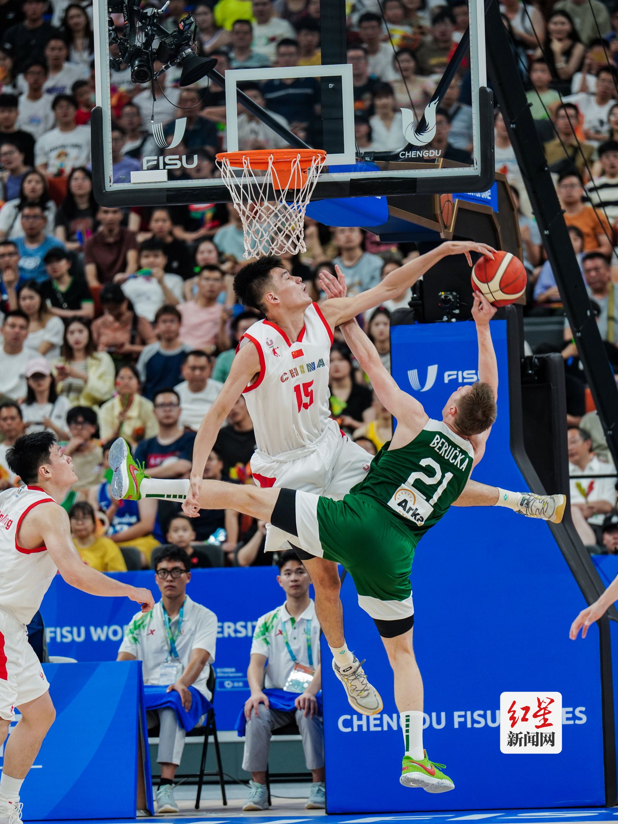 球员实力施展，场上奇妙瞬间令人震撼