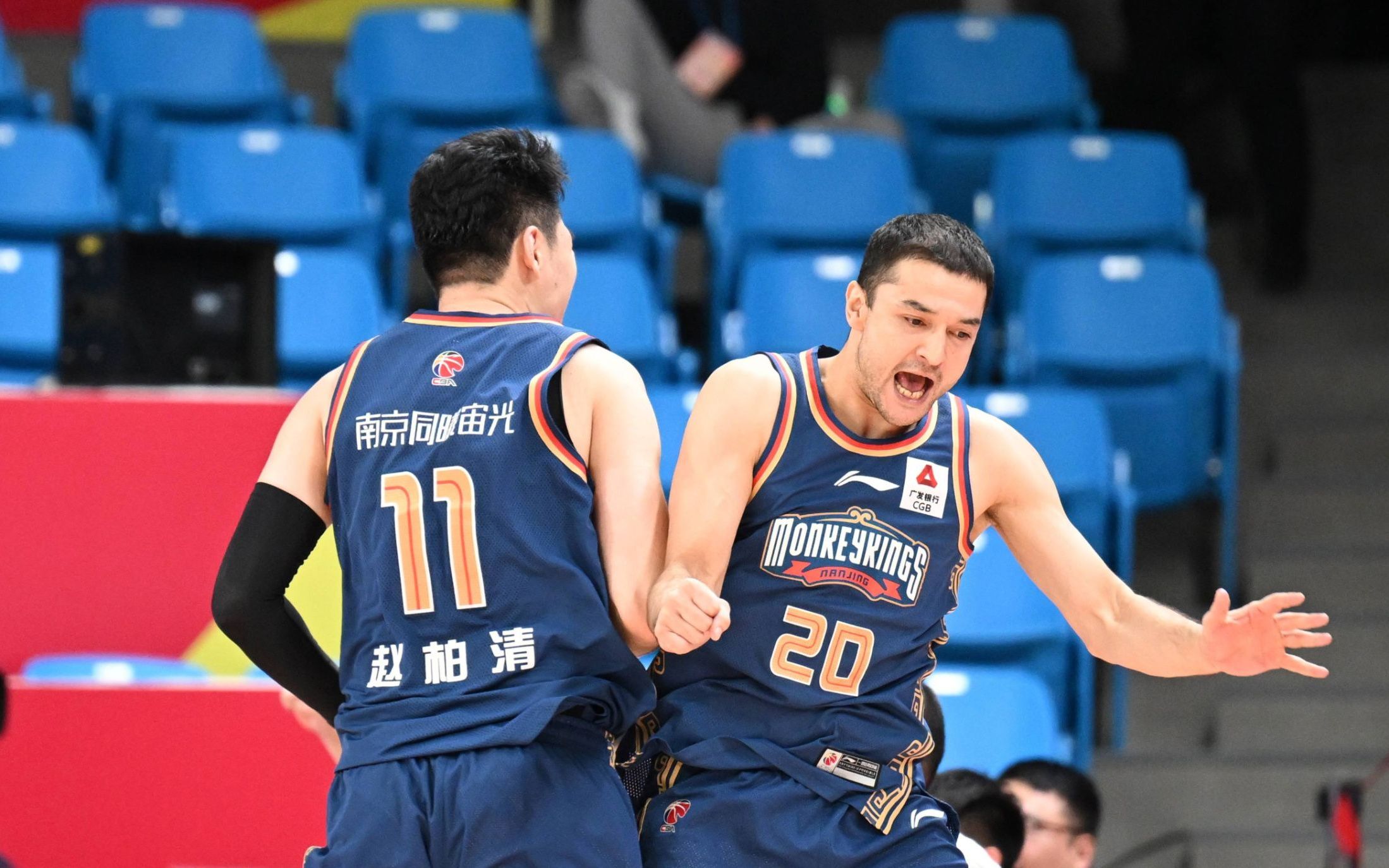 广东宏远遭遇挑战：与新疆队争夺顶级位置