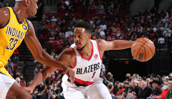 步行者险胜青岛队，麦科勒姆点燃赛场