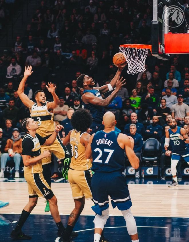 步行者险胜青岛队，麦科勒姆点燃赛场