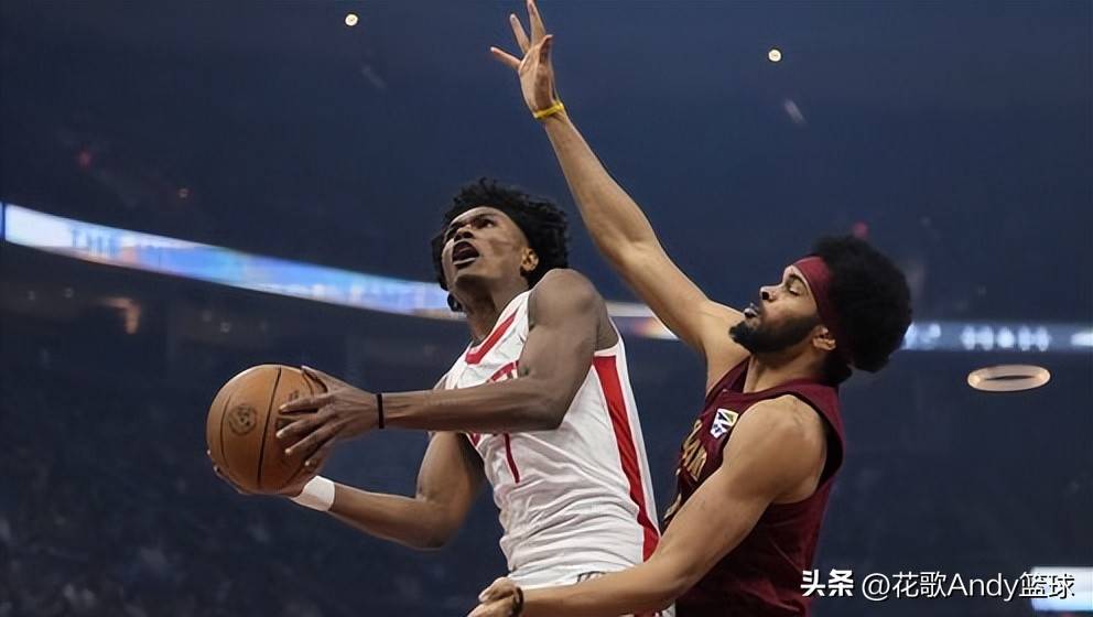 江苏队横扫上海队，米切尔关键制胜